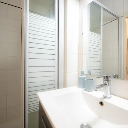 Louerangoueme - L'ecrin Bleu - Ideal Couple & Professionnels - Localisation Ideal Centre-ville Et Gare - Wifi - Netflix Daire *