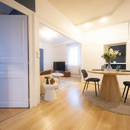 Louerangoueme - L'ecrin Bleu - Ideal Couple & Professionnels - Localisation Ideal Centre-ville Et Gare - Wifi - Netflix Daire Angoulême